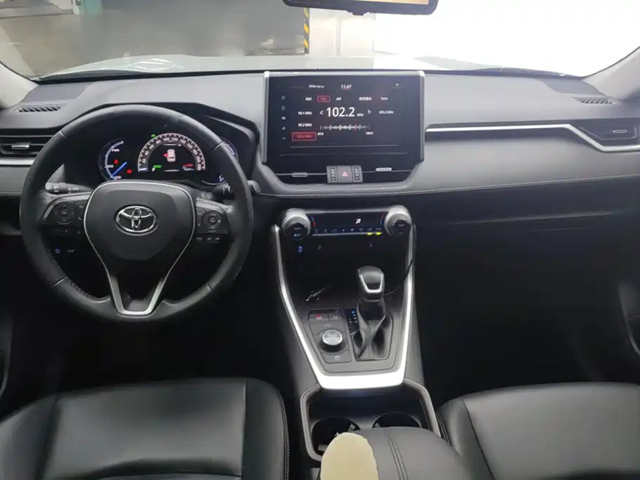 Toyota RAV4 — миниатюра 12
