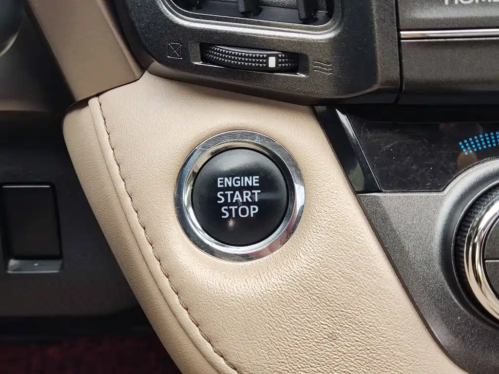 Toyota RAV4 — миниатюра 6