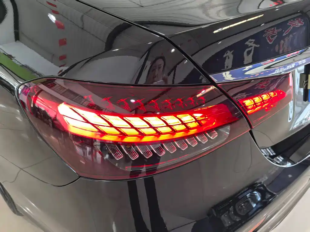 Mercedes-Benz E-Class — миниатюра 16