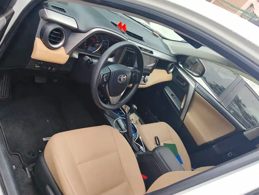 Toyota RAV4 — миниатюра 9