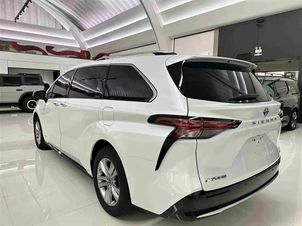 Toyota Sienna — миниатюра 17