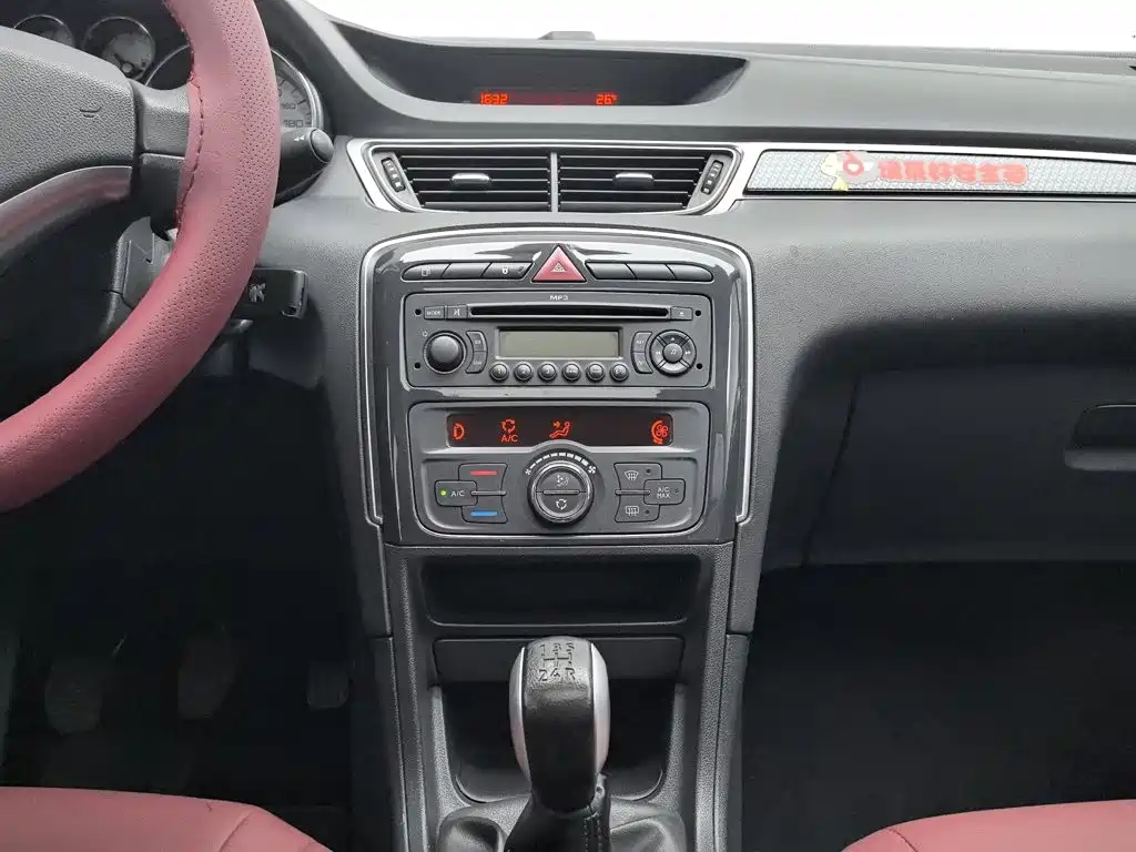 Peugeot 308 — миниатюра 12