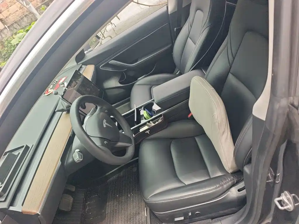 Tesla Model 3 — миниатюра 16