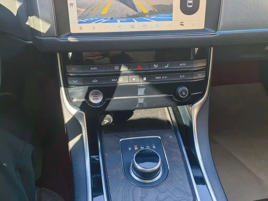 Jaguar XFL — миниатюра 11