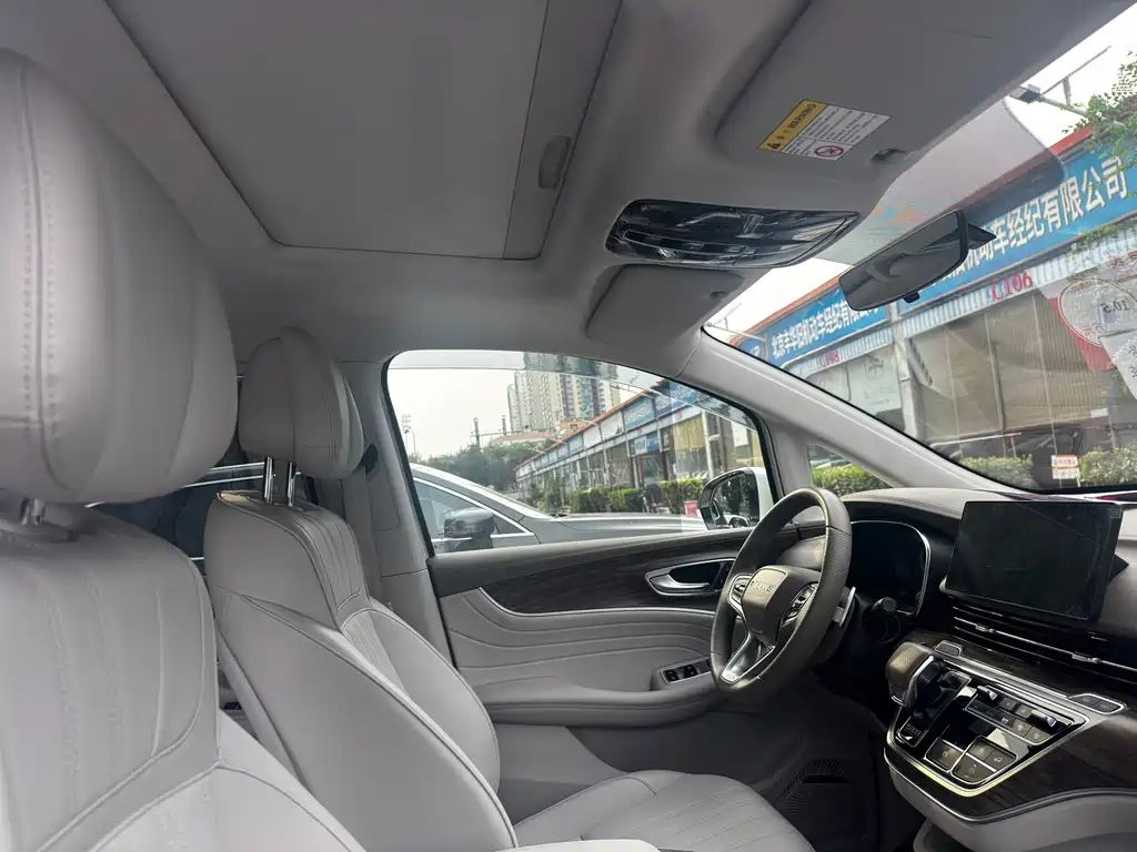 Roewe iMAX8 — миниатюра 4