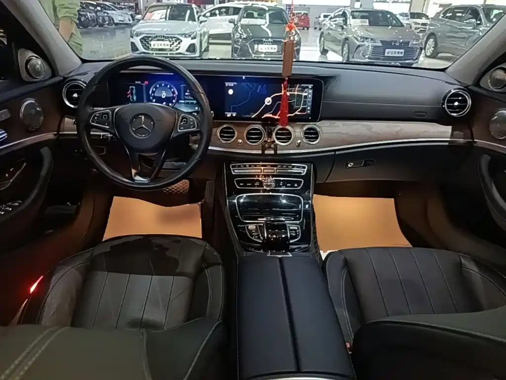 Mercedes-Benz E-Class — миниатюра 10