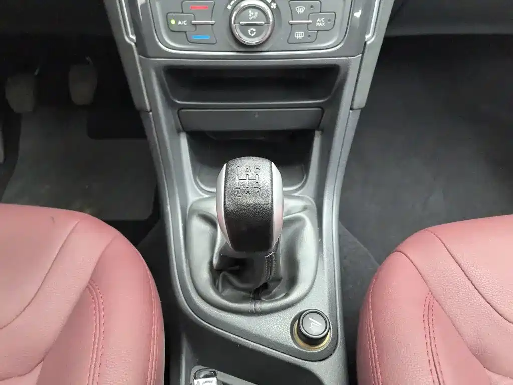 Peugeot 308 — миниатюра 13