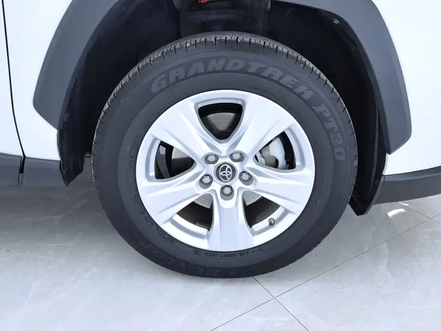 Toyota RAV4 — миниатюра 6