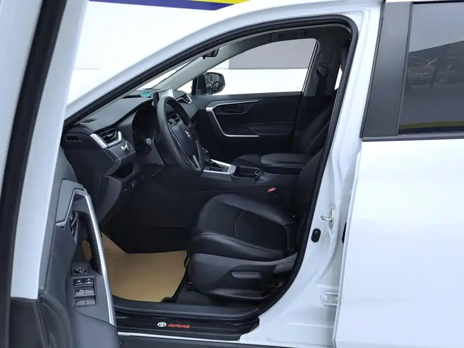 Toyota RAV4 — миниатюра 9
