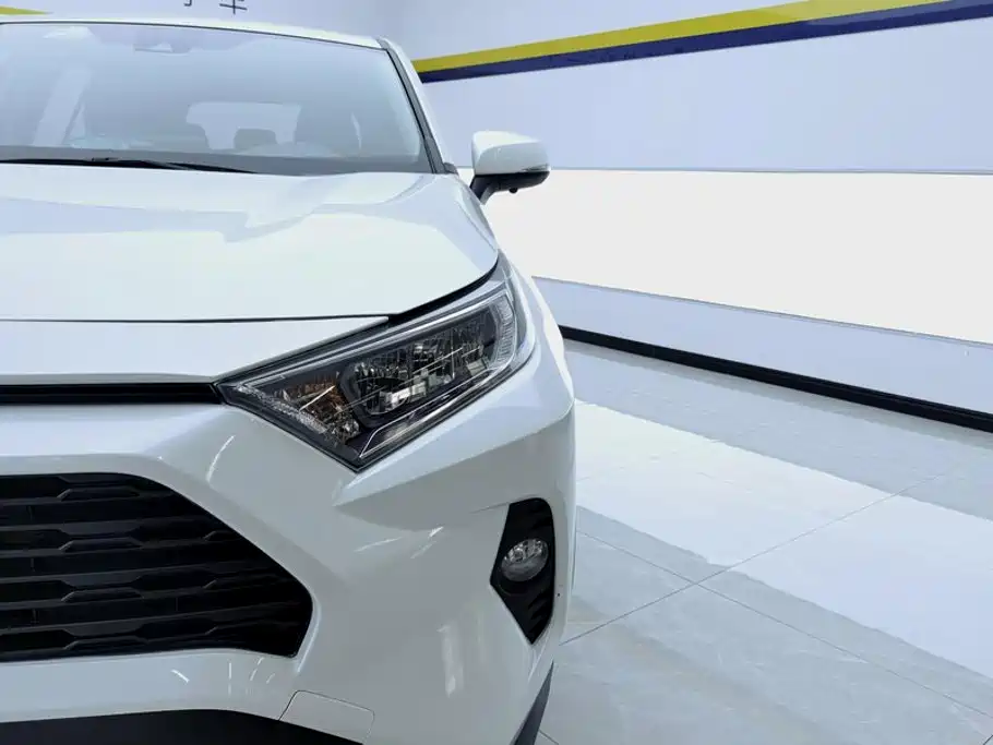 Toyota RAV4 — миниатюра 5