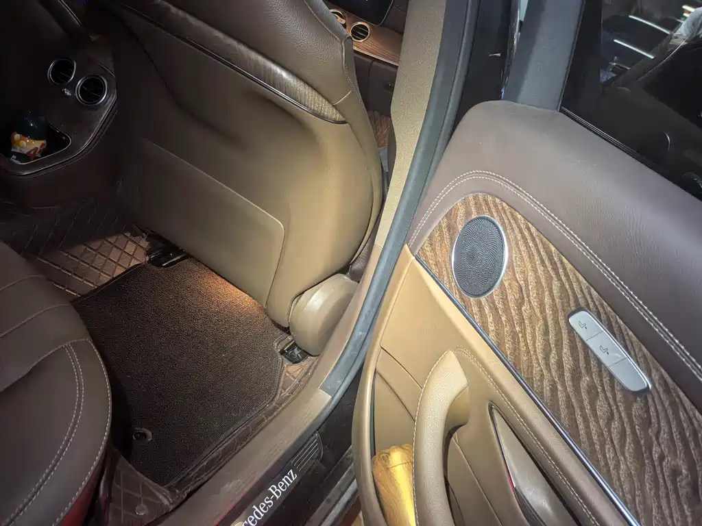 Mercedes-Benz E-Class — миниатюра 7