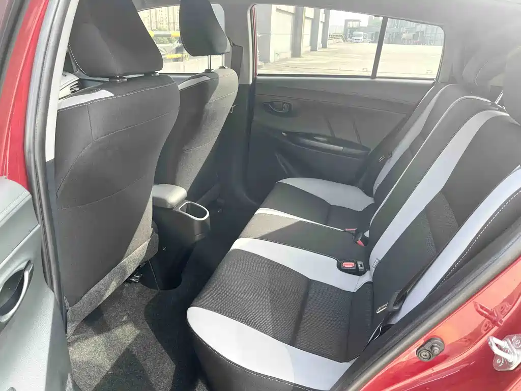 Toyota Yaris L — миниатюра 11