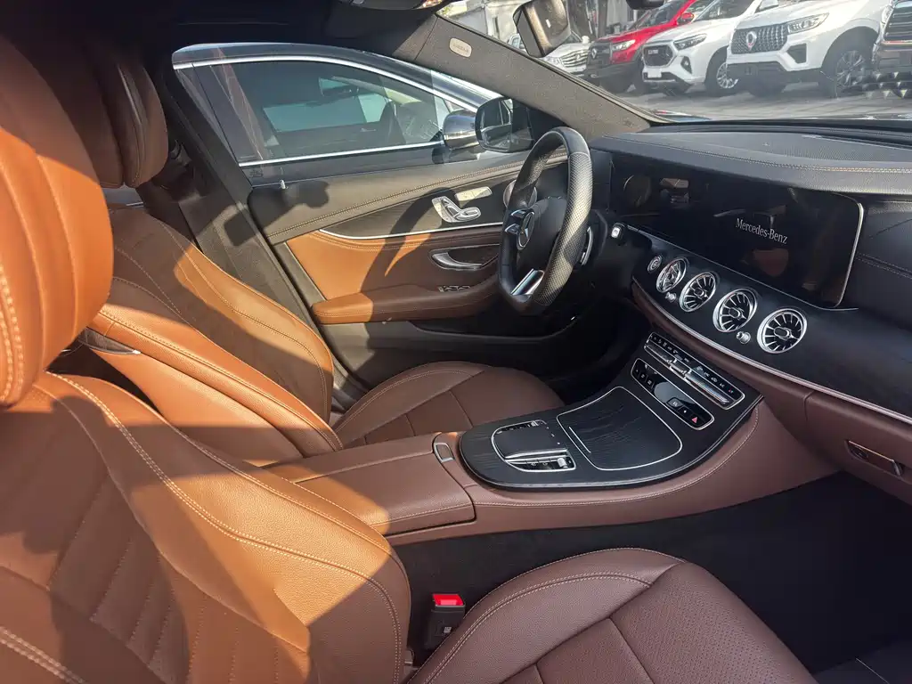 Mercedes-Benz E-Class — миниатюра 7