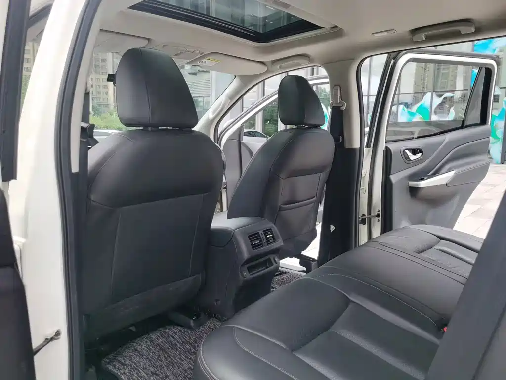 Nissan Terra — миниатюра 7