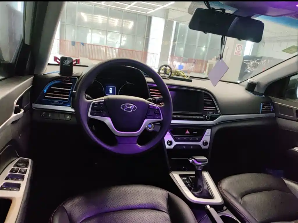 Hyundai Elantra — миниатюра 4