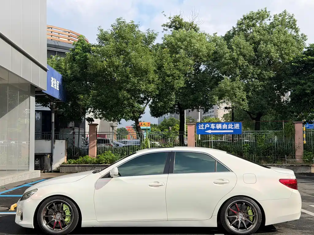 Toyota Reiz — миниатюра 8