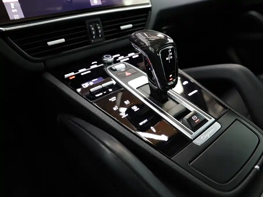 Porsche Cayenne — миниатюра 13