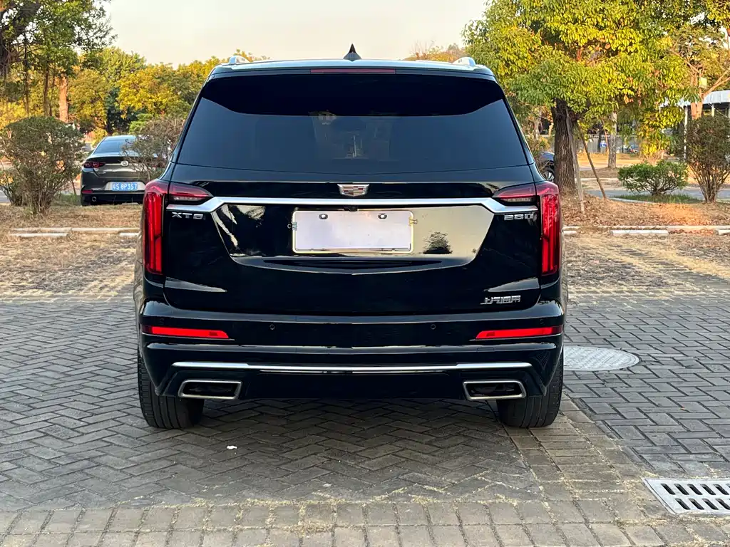 CADILLAC XT6