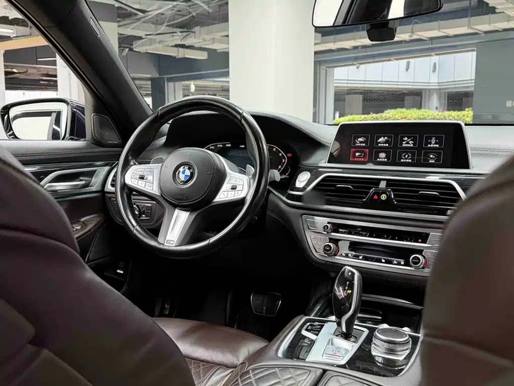 BMW 7 Series — миниатюра 8