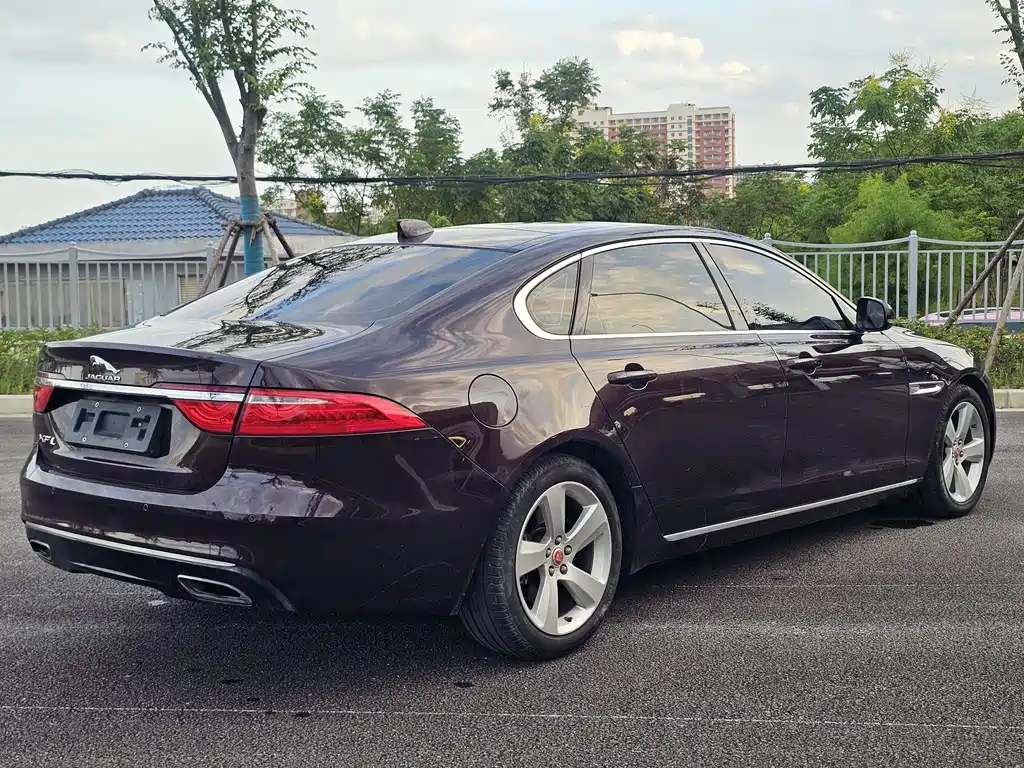 Jaguar XFL — миниатюра 7