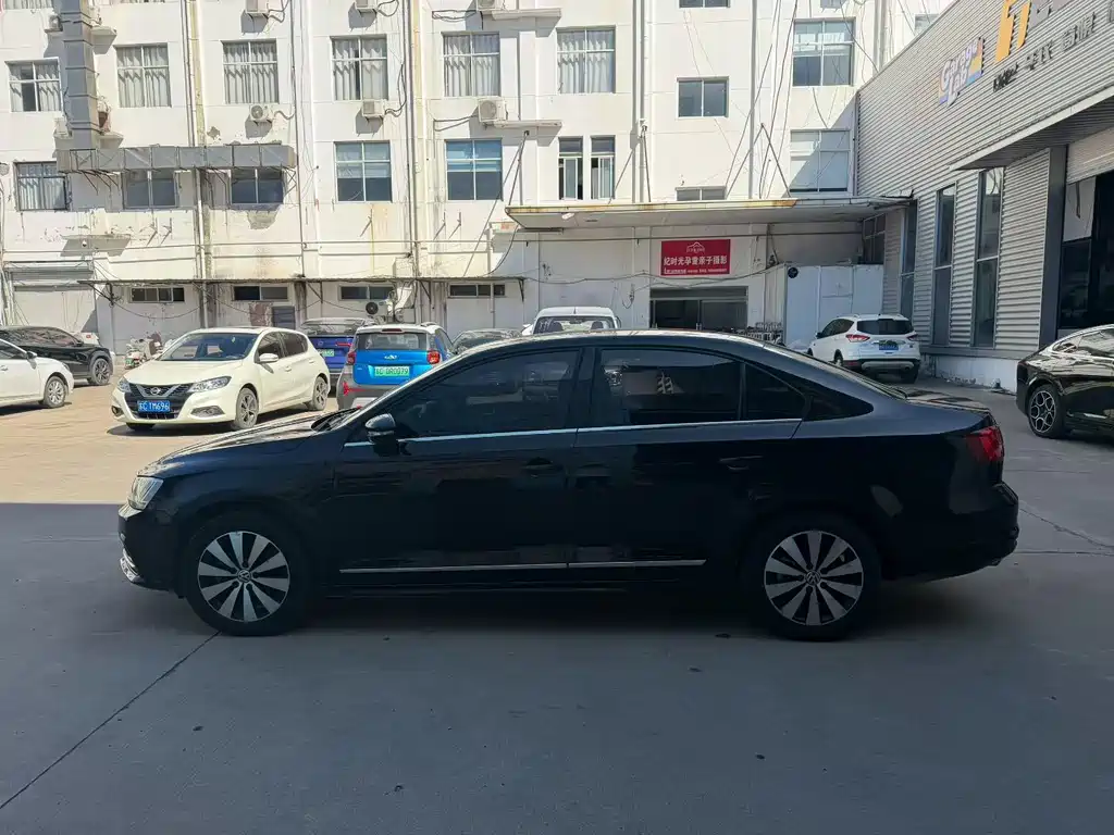Volkswagen Sagitar — миниатюра 6