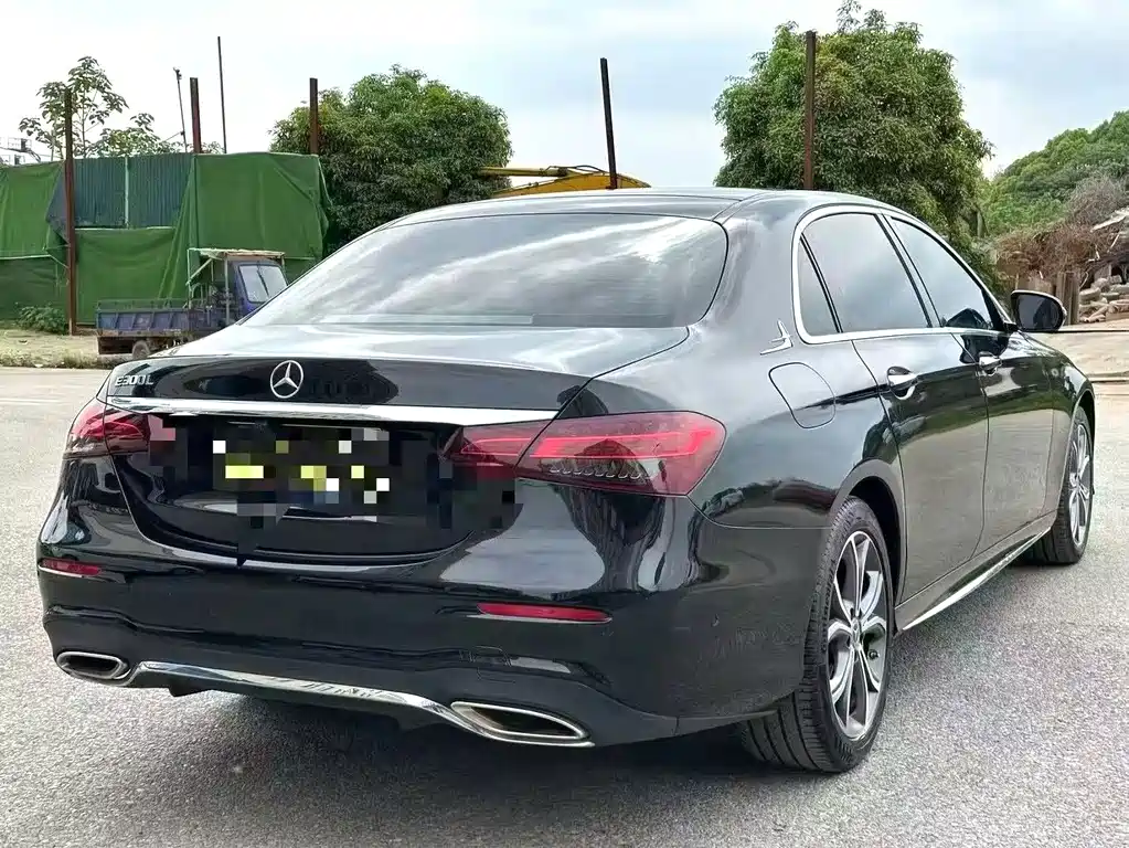 Mercedes-Benz E-Class — миниатюра 8