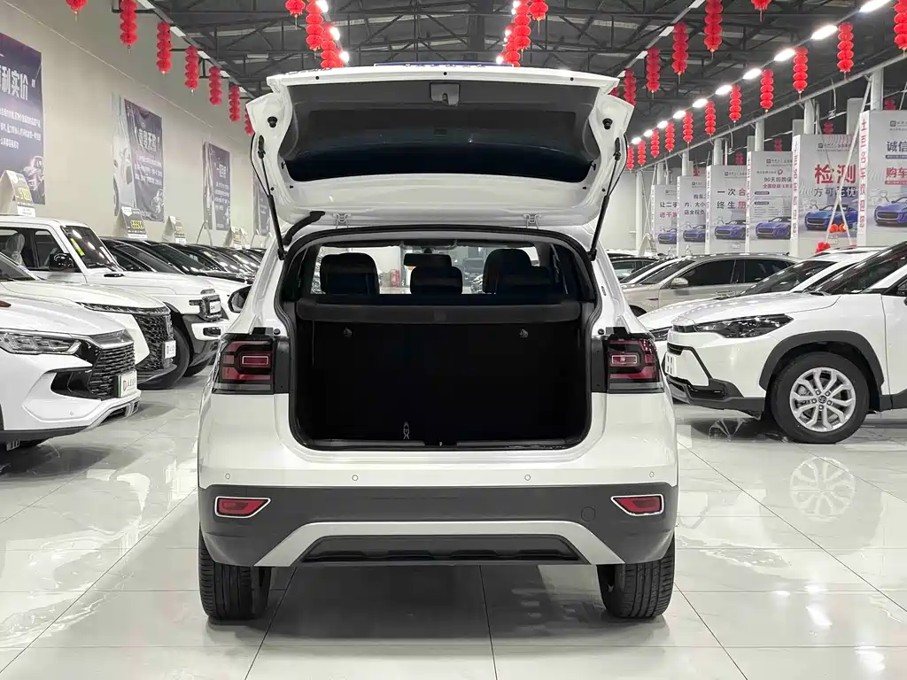 VOLKSWAGEN EXPLORING THE SHADOW