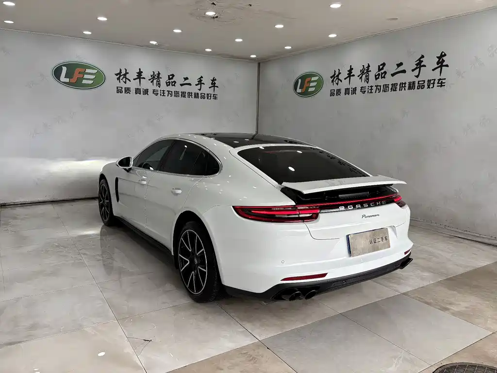 PORSCHE PANAMERA