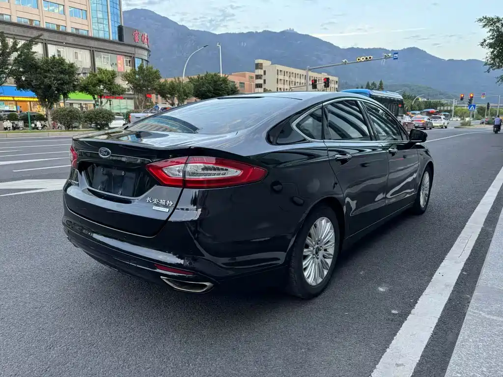 Ford Mondeo — миниатюра 8