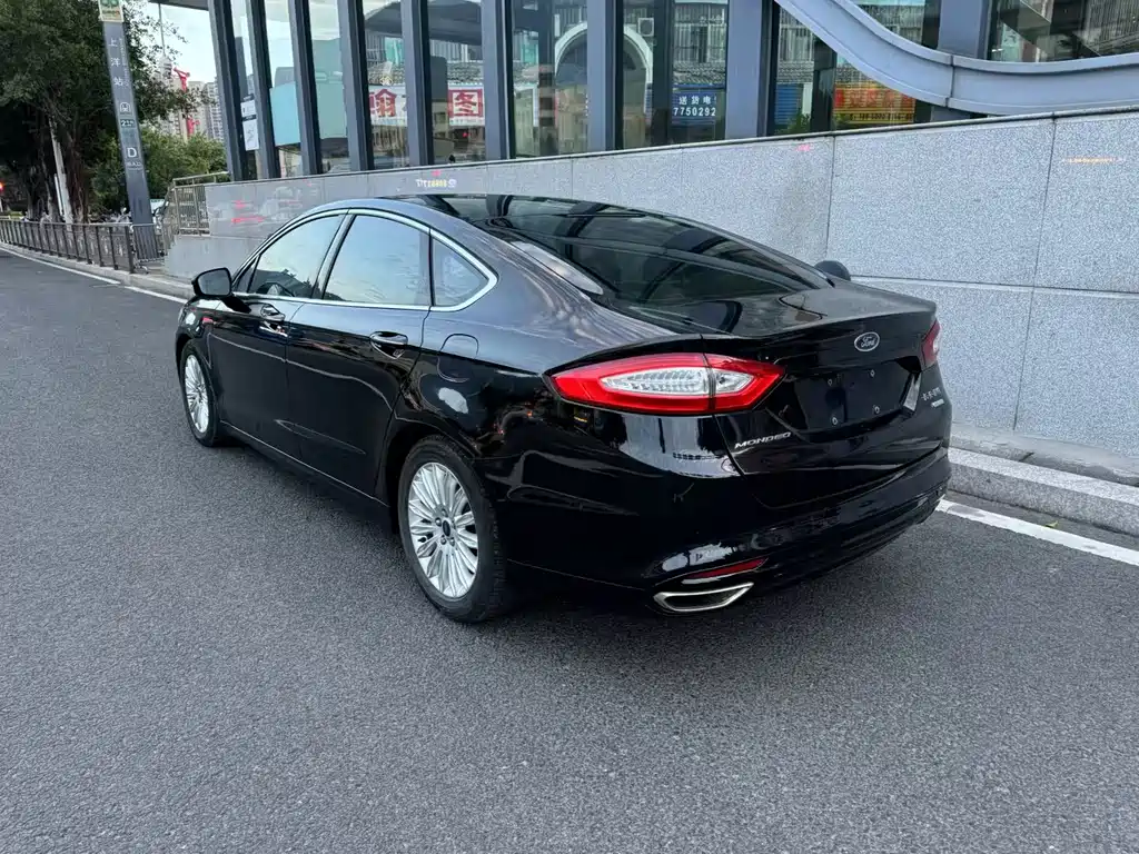 Ford Mondeo — миниатюра 7