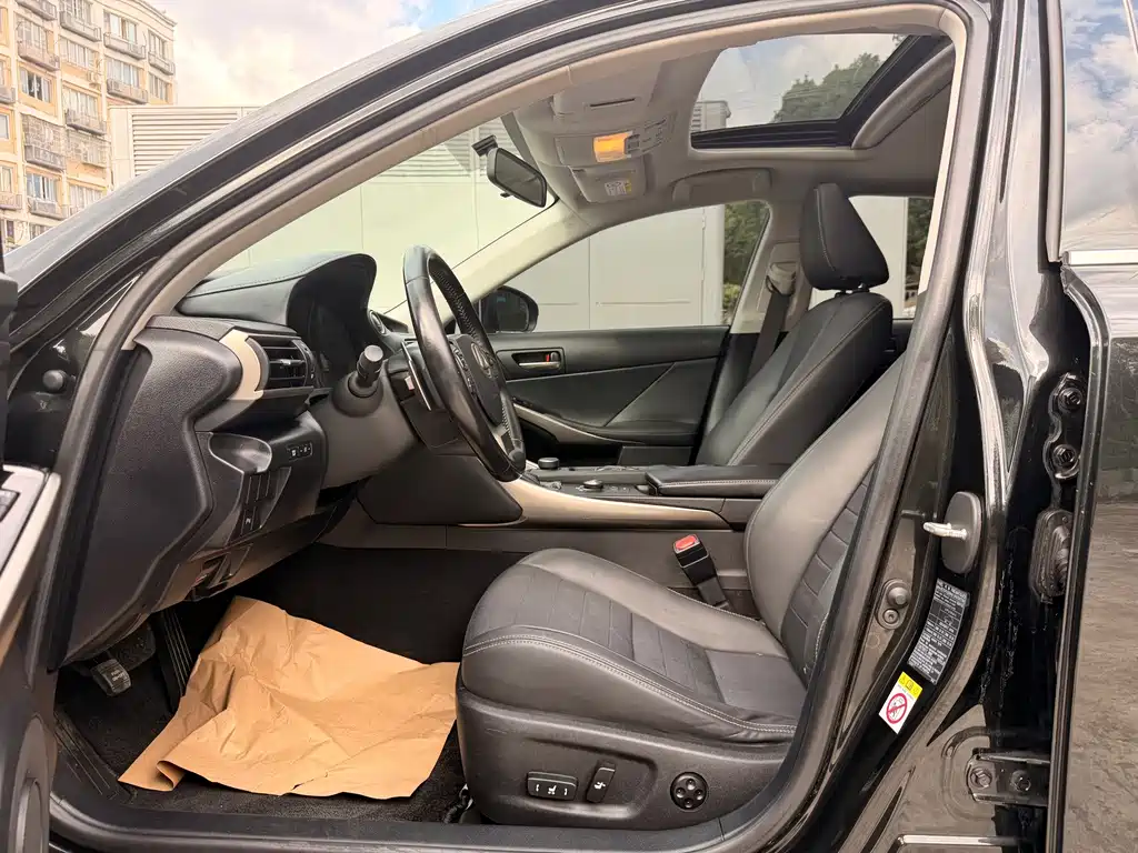 Lexus IS — миниатюра 6