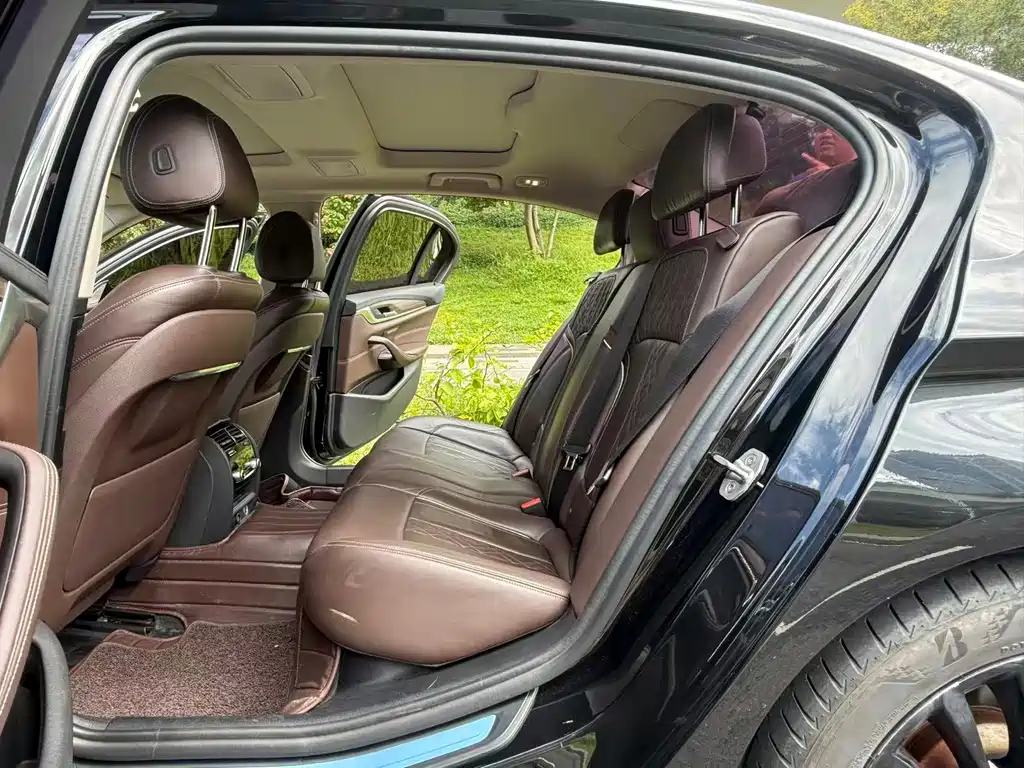 BMW 5 Series New Energy — миниатюра 12