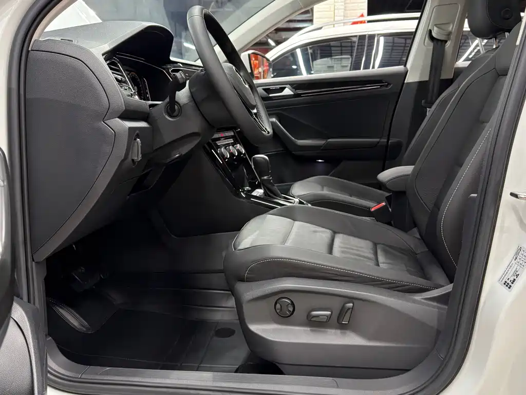 Volkswagen T-Roc — миниатюра 10