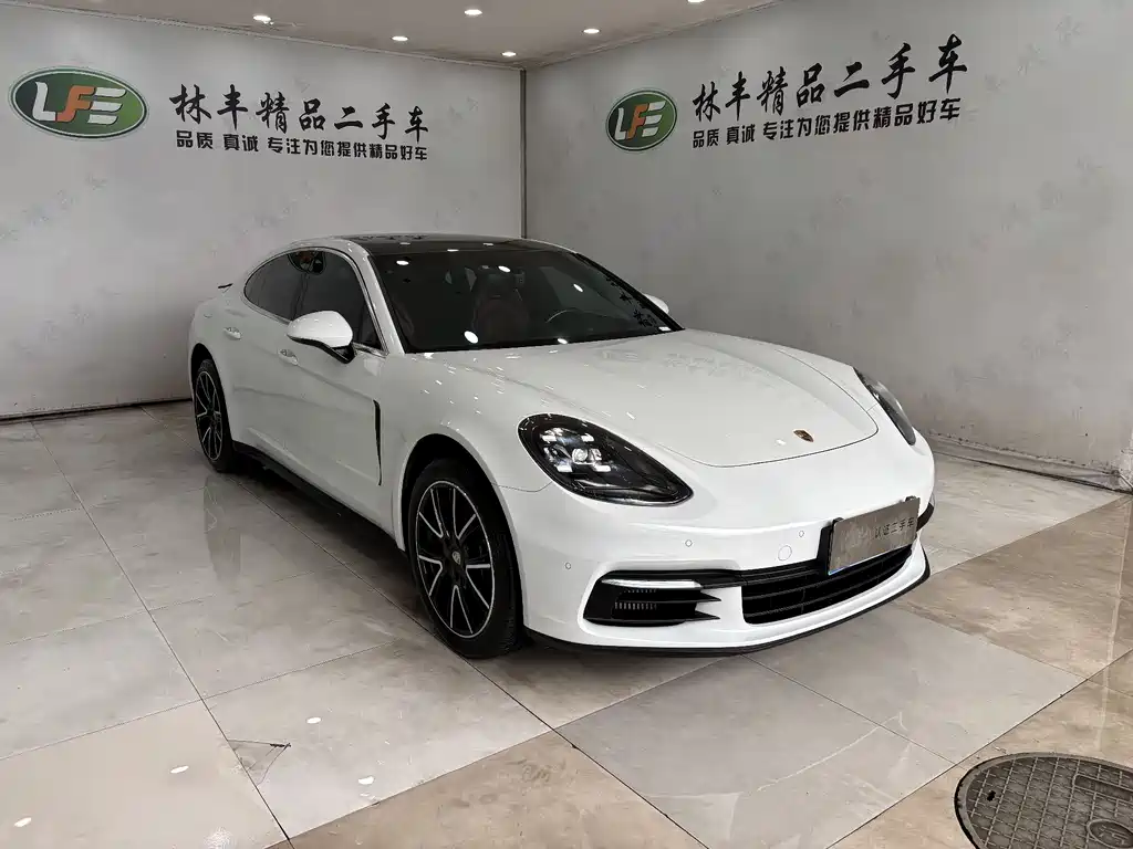 PORSCHE PANAMERA