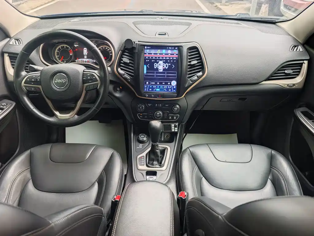 Jeep Cherokee — миниатюра 8