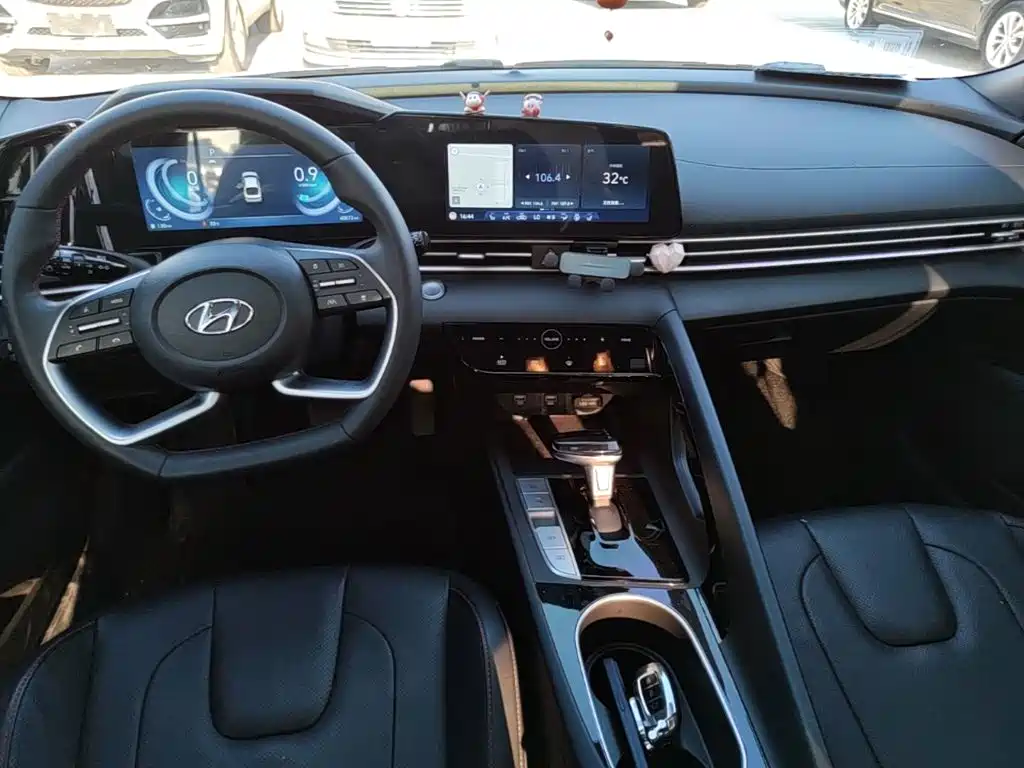 Hyundai Elantra — миниатюра 10