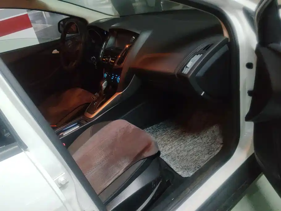 Ford Focus — миниатюра 8