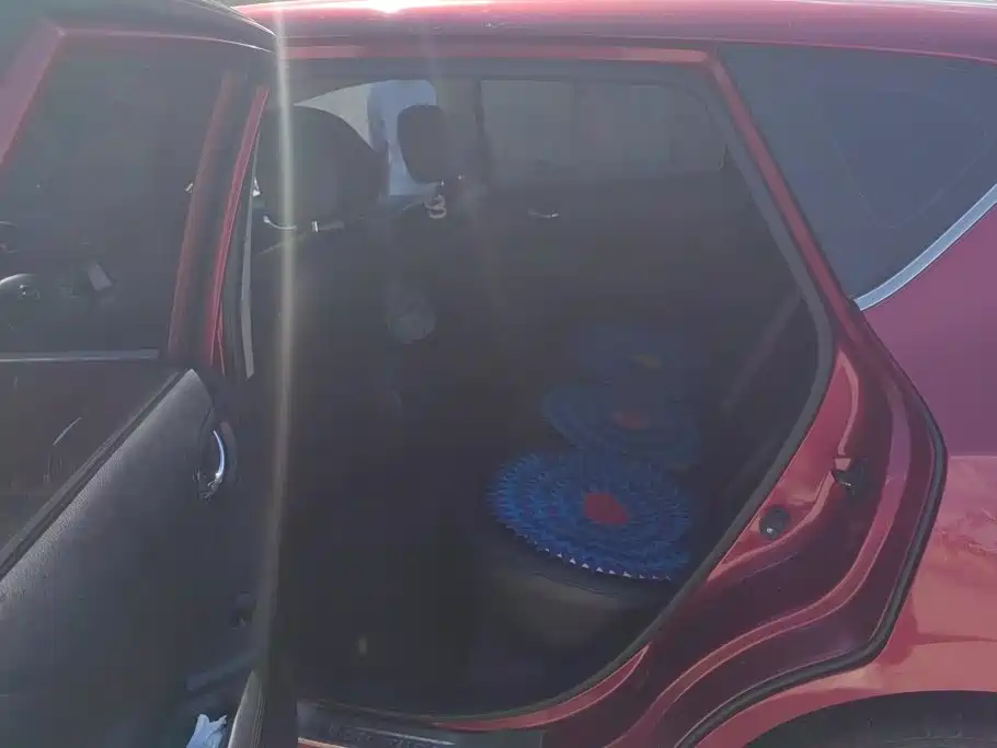 Nissan Tiida — миниатюра 11