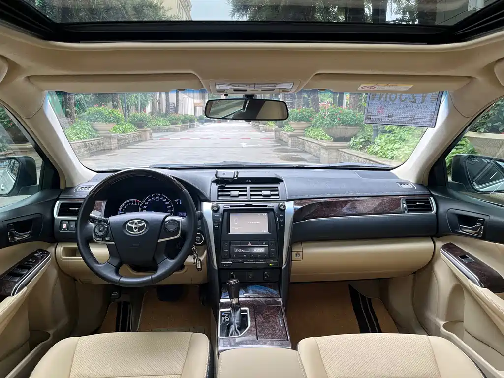 Toyota Camry — миниатюра 5