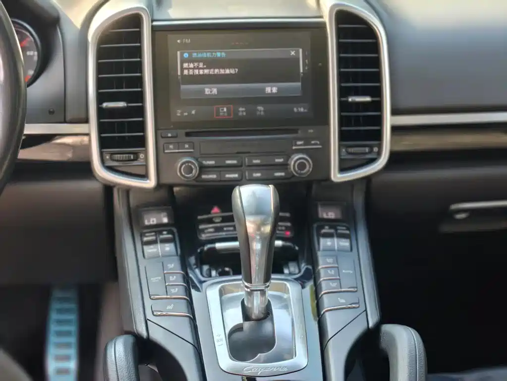 Porsche Cayenne — миниатюра 8