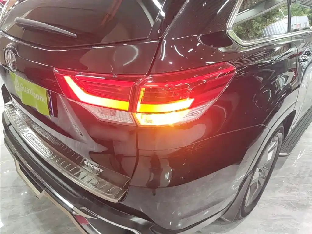 Toyota Highlander 2018 2.0T Luxury 7 мест V