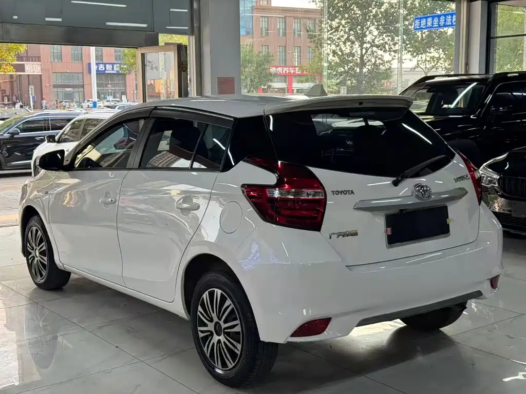 Toyota Yaris L — миниатюра 5