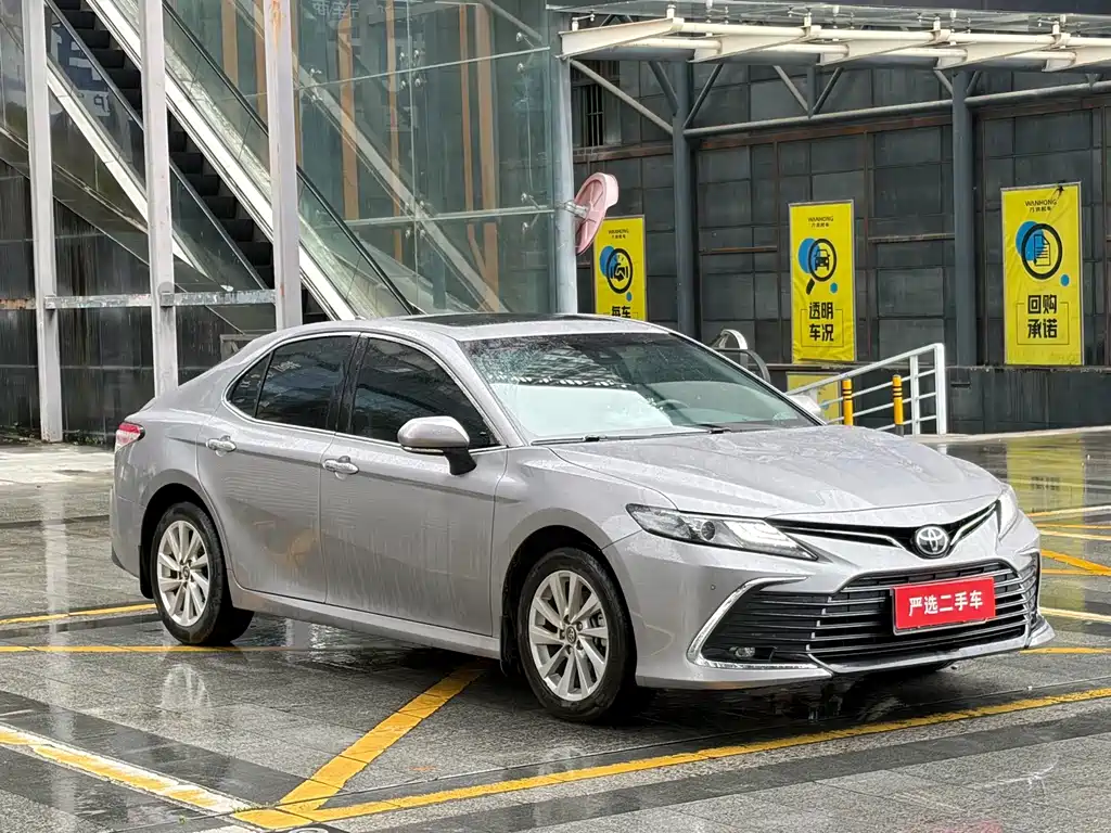 Toyota Camry — миниатюра 3