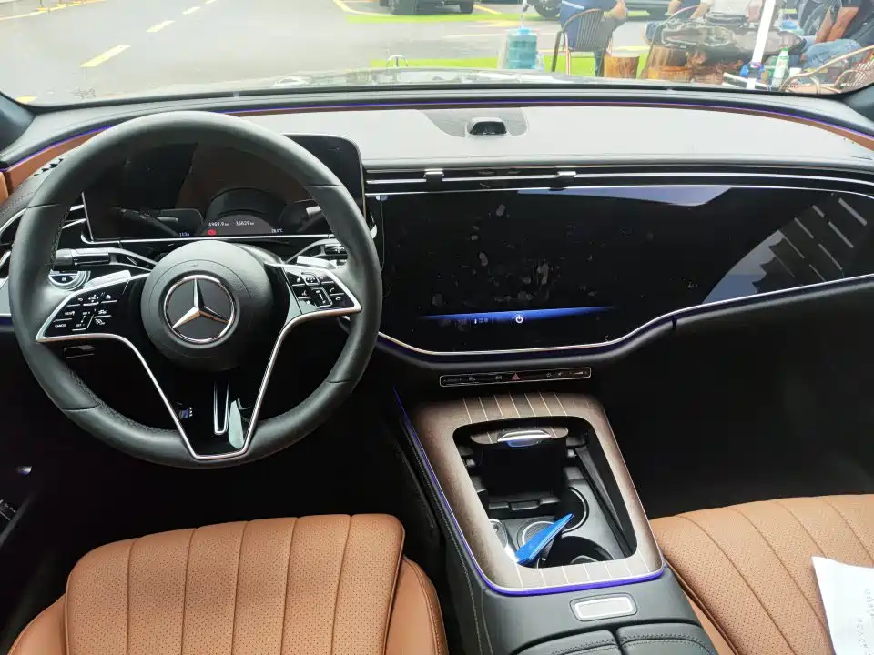 Mercedes-Benz E-Class — миниатюра 7