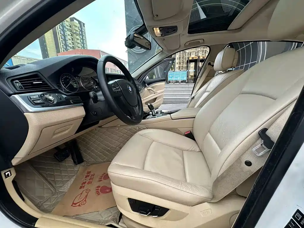BMW 5 Series — миниатюра 7