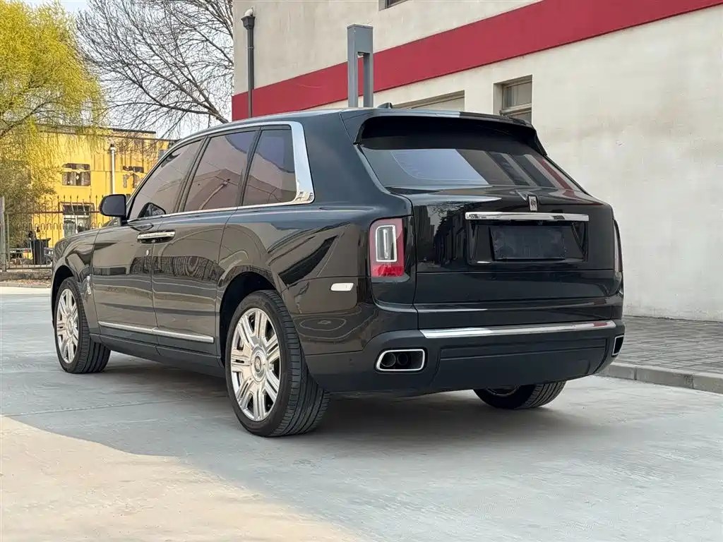 Rolls-Royce Cullinan 2022 мест