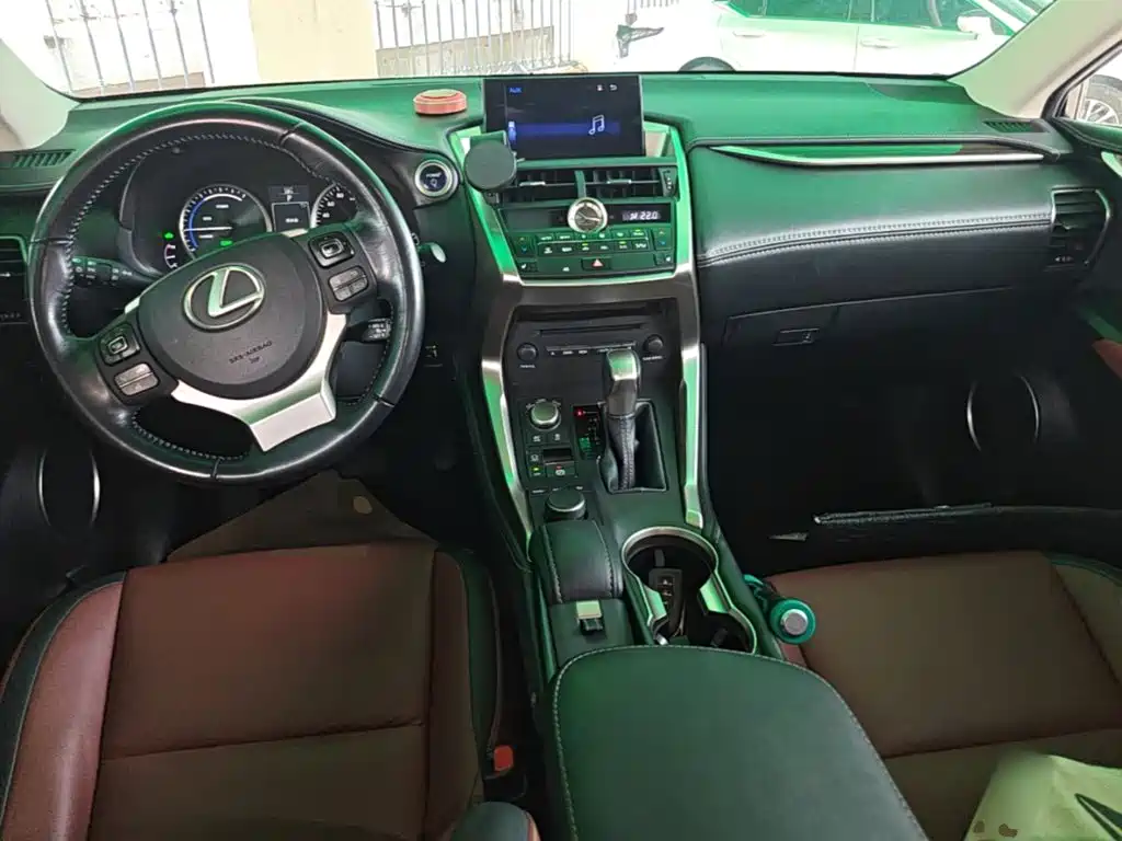 Lexus NX — миниатюра 10