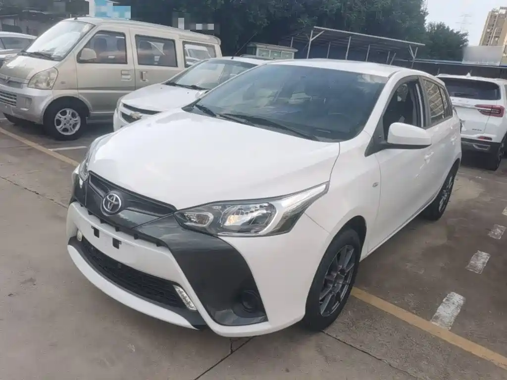 Toyota Yaris L — миниатюра 2