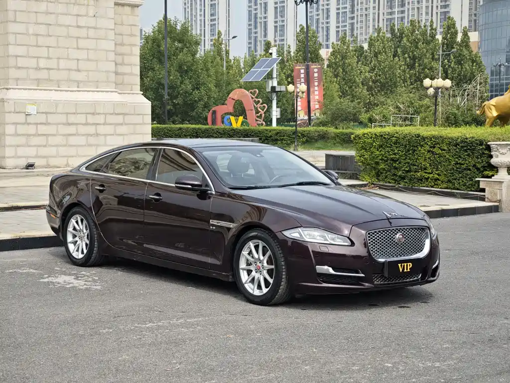 JAGUAR  XJ