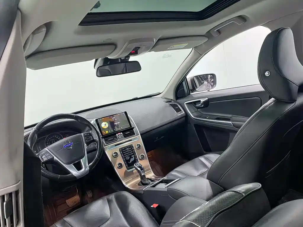 Volvo XC60 T5 Smart Advanced Edition, фото 4
